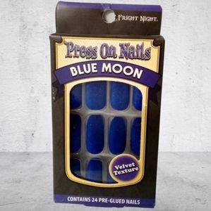 NWT/ BLUE MOON PRESS ON NAILS  VELVET TEXTURE